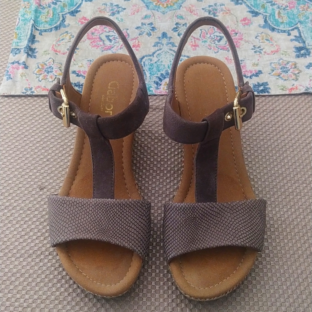 Women's Taupe Gabor Wedge Sandles w Gold Buckle size 9.5 US (Gabor/UK sz 7)